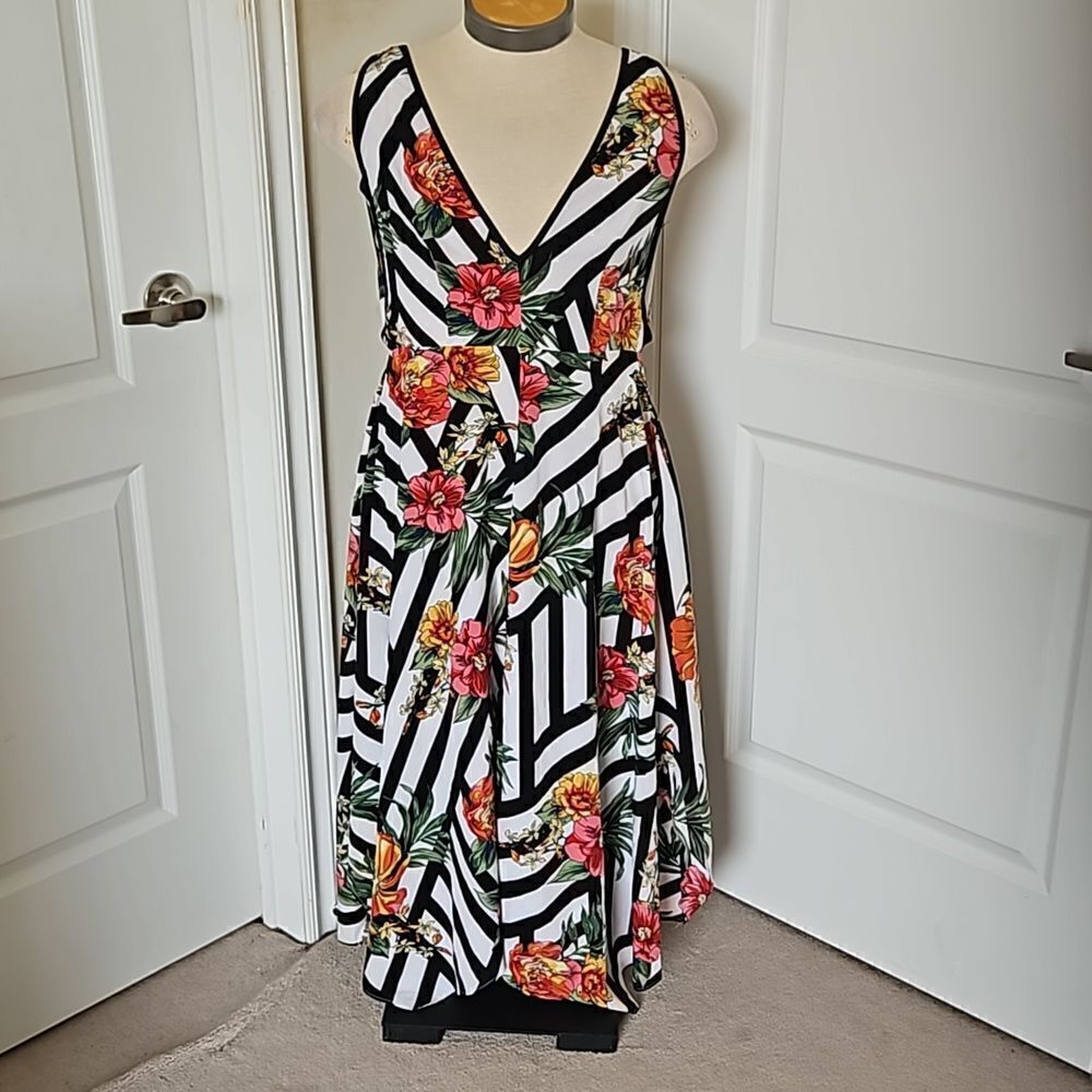 Milk & Honey Women's Tropical Floral Pattern Asymmetric Hem Maxi Dress Small Red